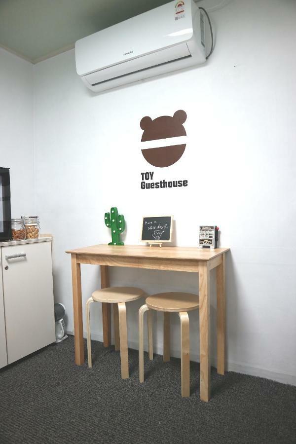 Toy Guesthouse Seoul Exteriör bild