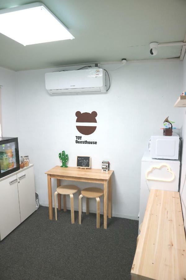 Toy Guesthouse Seoul Exteriör bild