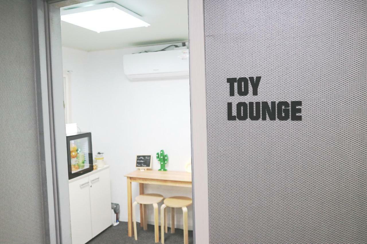 Toy Guesthouse Seoul Exteriör bild